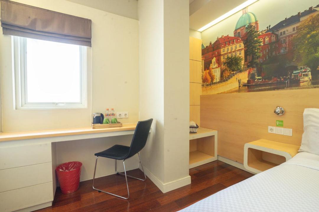 Life Stasiun Kota Hotel Surabaya